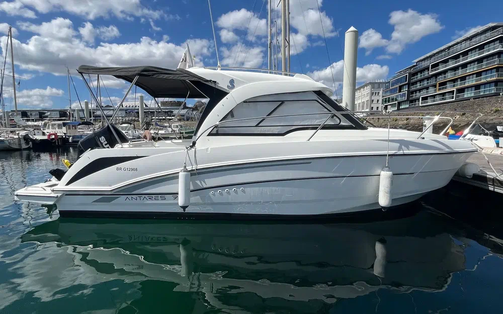 slider 0 Beneteau Antares 7 OB