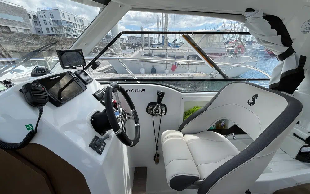 slider 9 Beneteau Antares 7 OB