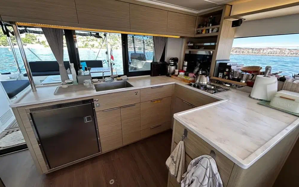 slider 18 Lagoon 46
