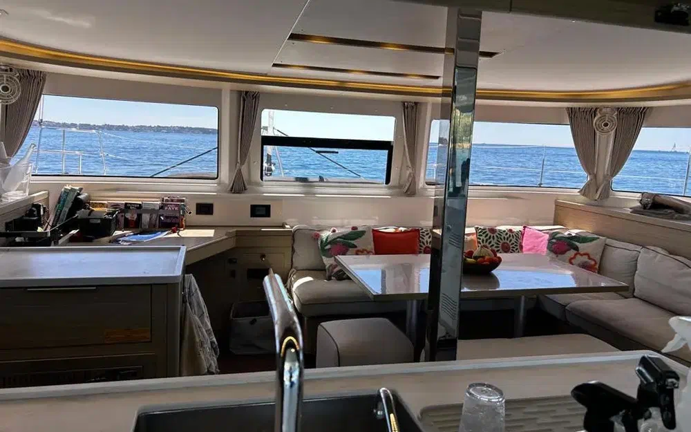 slider 22 Lagoon 46