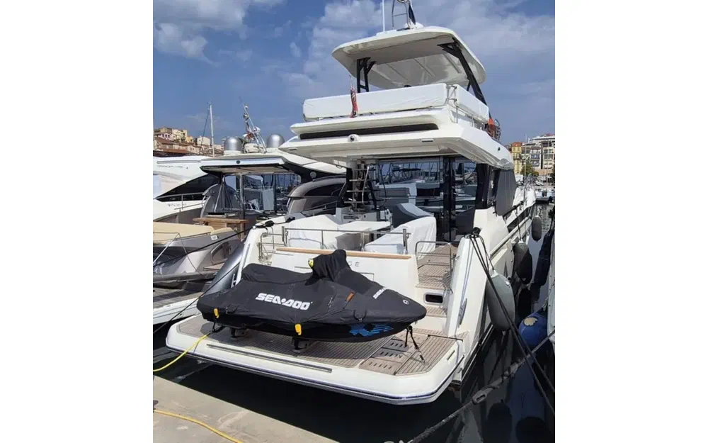slider 0 Prestige Yachts F4.9