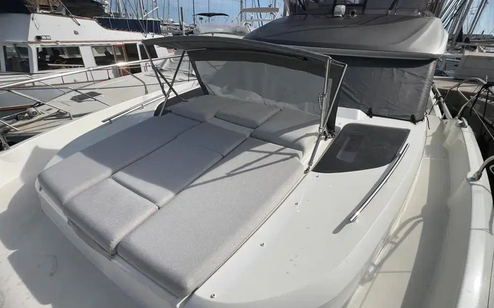 slider 9 Prestige Yachts F4.9