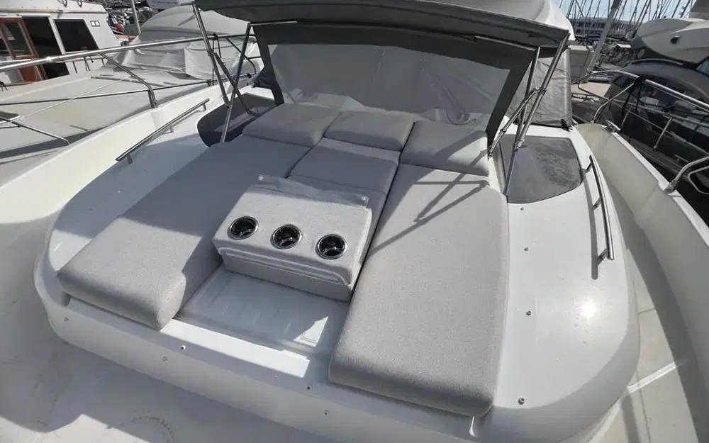 slider 11 Prestige Yachts F4.9