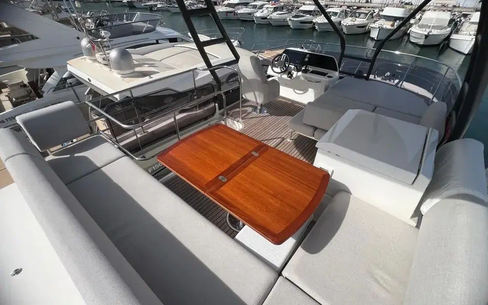 slider 12 Prestige Yachts F4.9