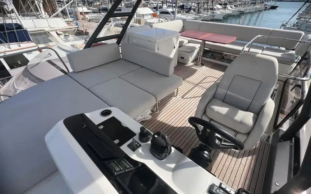 slider 13 Prestige Yachts F4.9