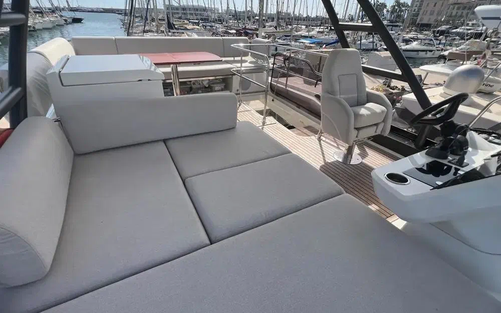 slider 14 Prestige Yachts F4.9
