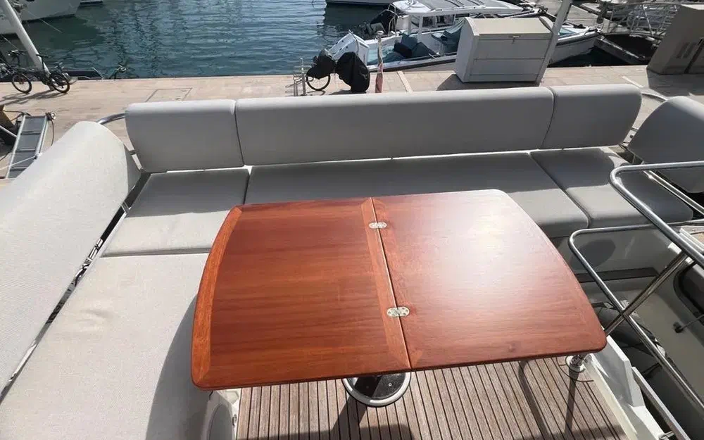 slider 16 Prestige Yachts F4.9