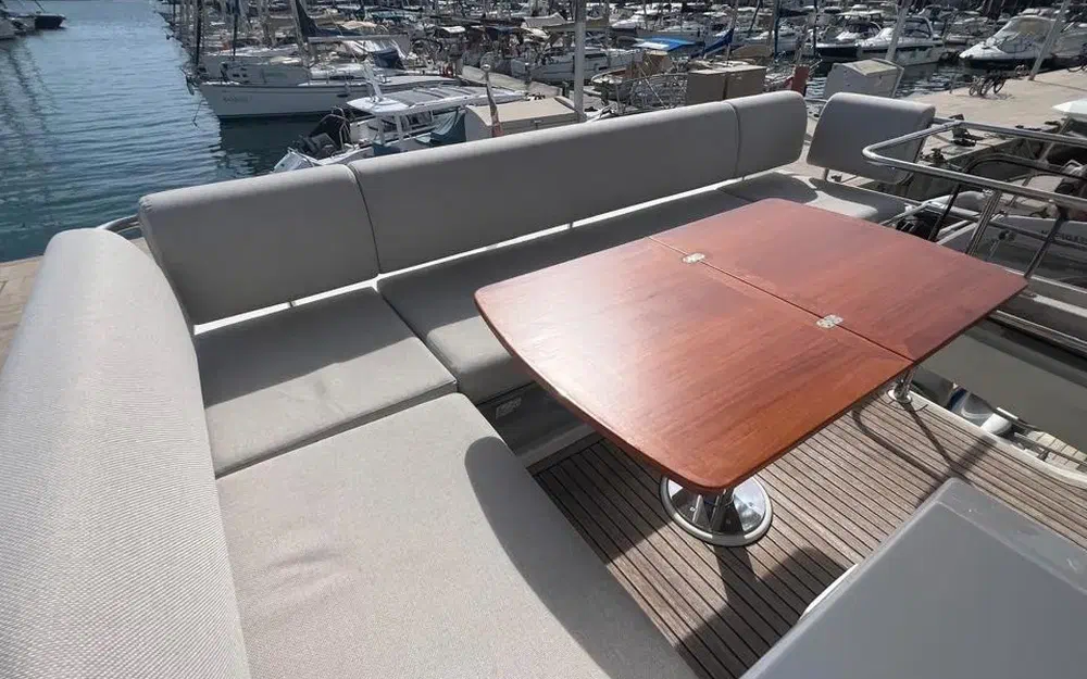 slider 17 Prestige Yachts F4.9