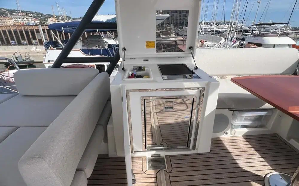 slider 18 Prestige Yachts F4.9