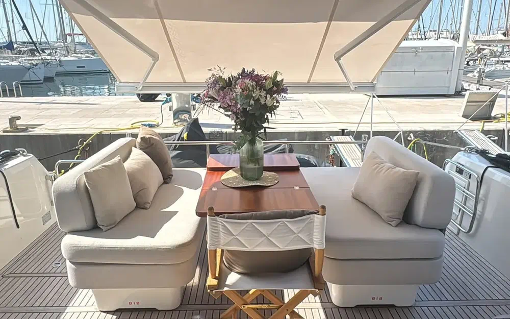 slider 1 Prestige Yachts F4.9