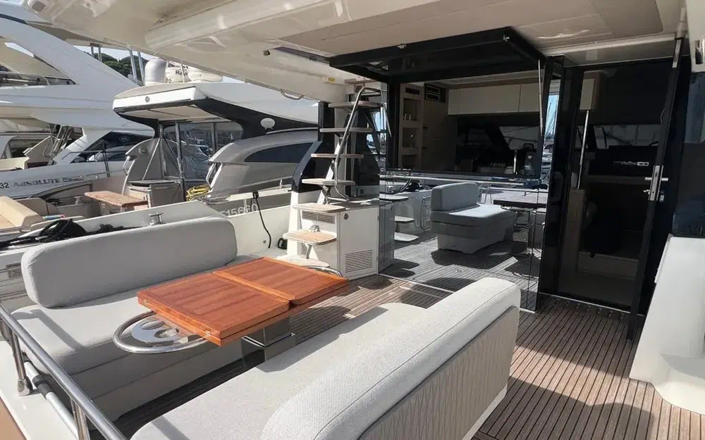 slider 21 Prestige Yachts F4.9