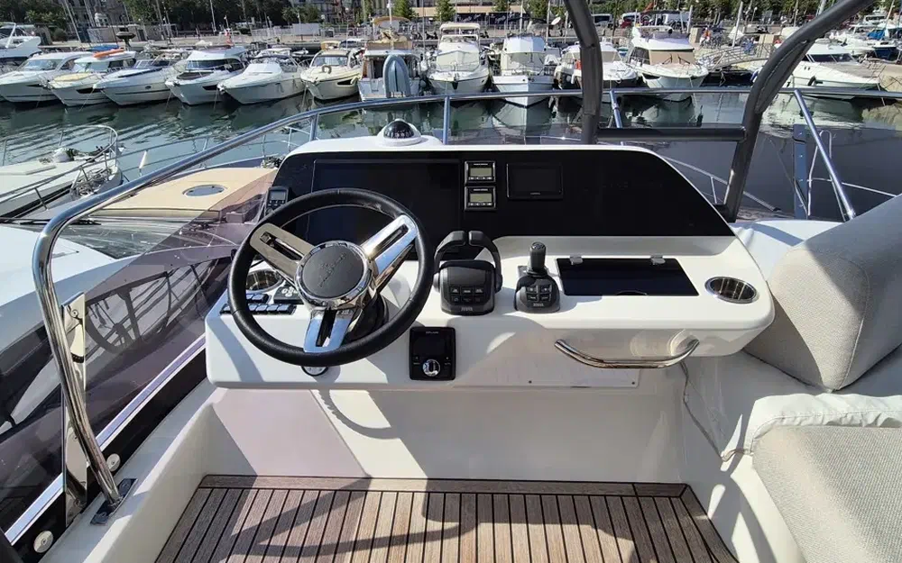 slider 2 Prestige Yachts F4.9