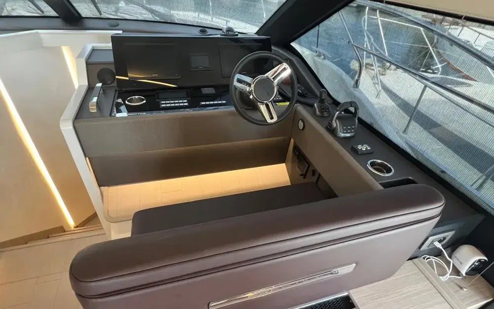 slider 32 Prestige Yachts F4.9