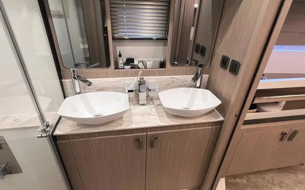 slider 37 Prestige Yachts F4.9