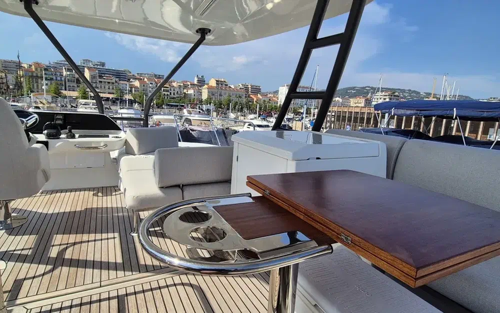 slider 3 Prestige Yachts F4.9