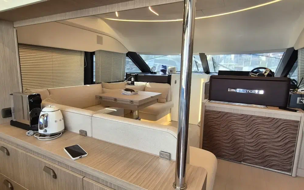 slider 4 Prestige Yachts F4.9