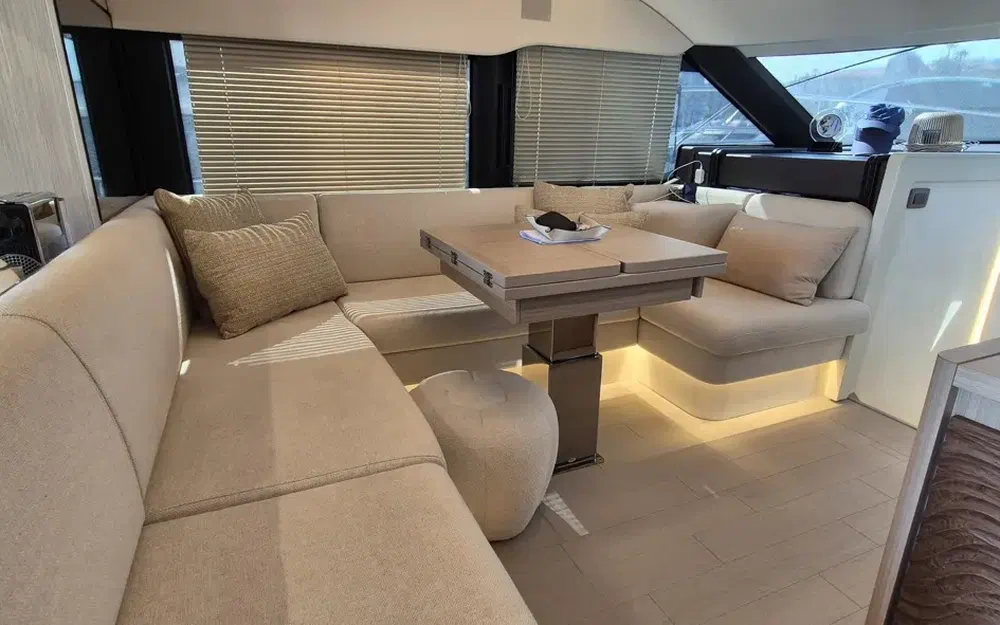 slider 5 Prestige Yachts F4.9