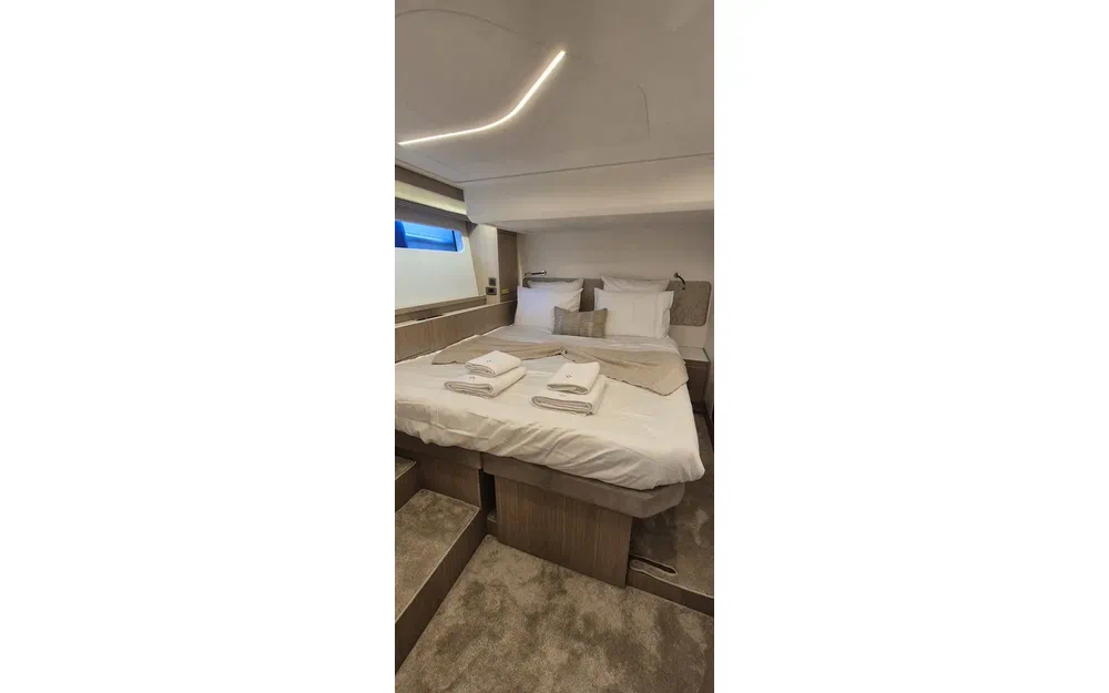 slider 6 Prestige Yachts F4.9