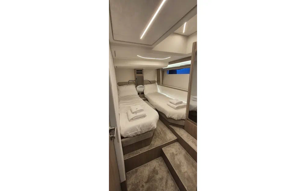 slider 7 Prestige Yachts F4.9