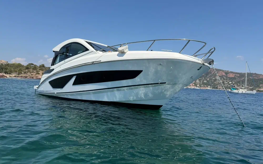 slider 1 Beneteau Gran Turismo 32