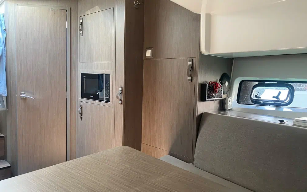 slider 6 Beneteau Gran Turismo 32