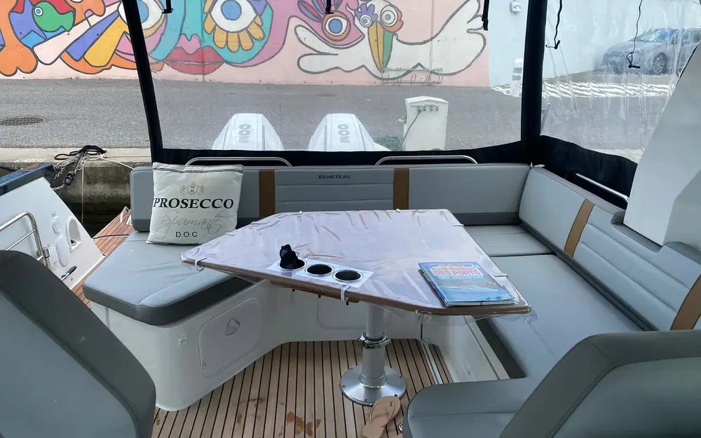 slider 8 Beneteau Gran Turismo 32
