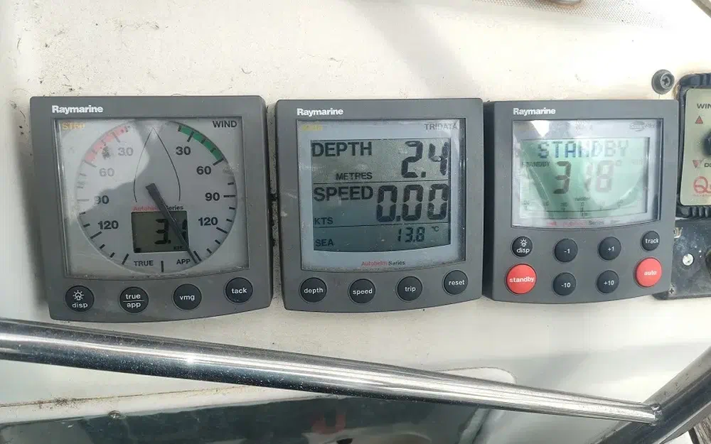 slider 13 Jeanneau Sun Odyssey 43