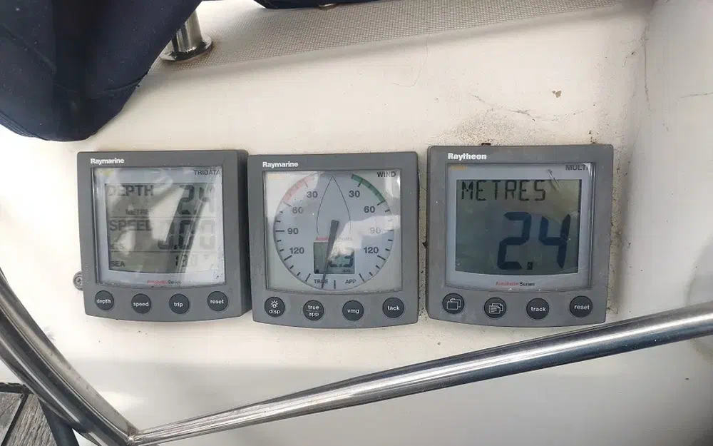 slider 15 Jeanneau Sun Odyssey 43