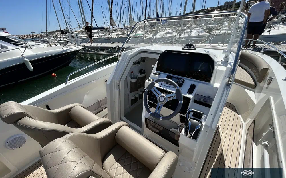 slider 12 Pacific Craft 750 Open
