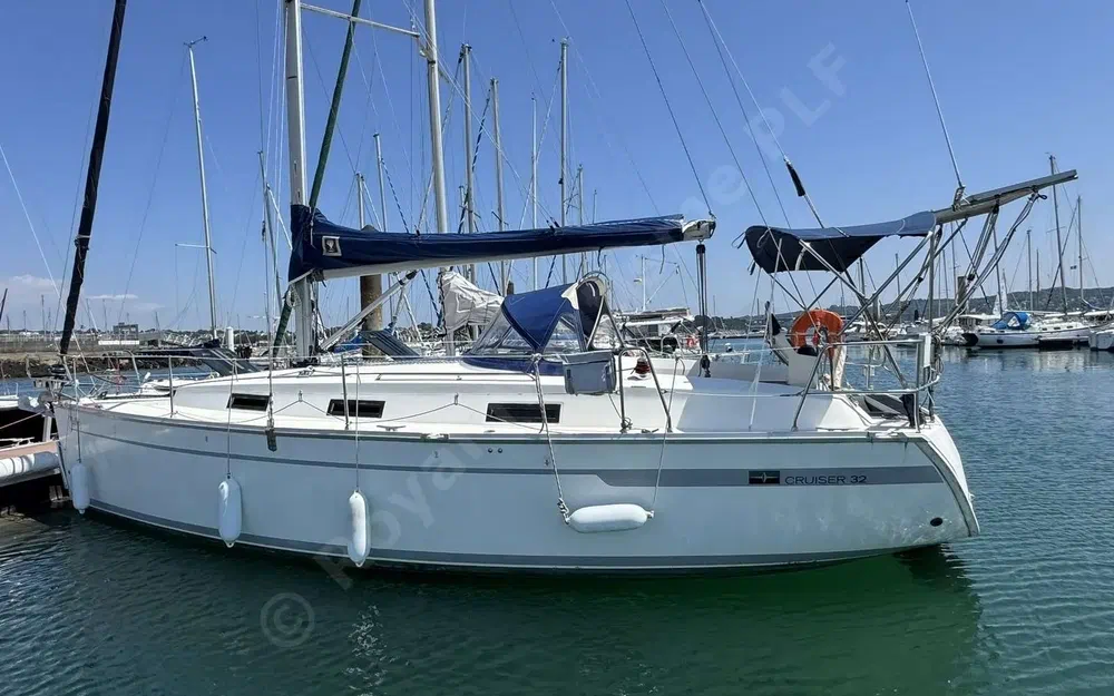 slider 1 Bavaria Cruiser 32
