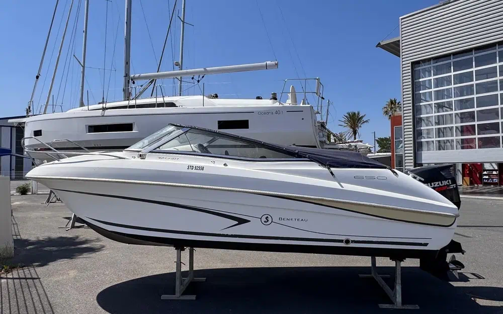slider 0 Beneteau Flyer 650 Cabrio