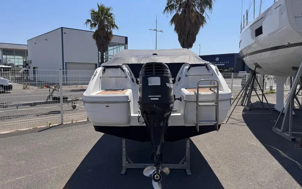 slider 3 Beneteau Flyer 650 Cabrio