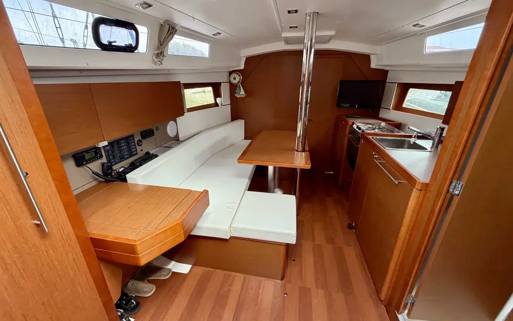 slider 9 Beneteau Oceanis 35
