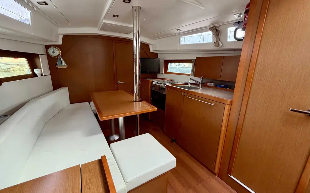 slider 10 Beneteau Oceanis 35