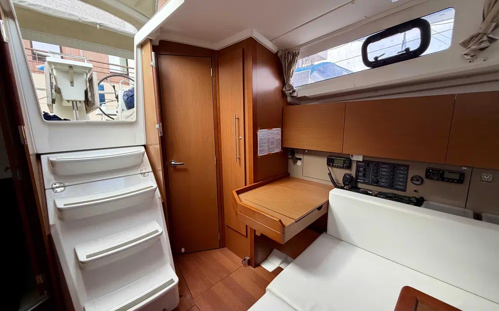 slider 11 Beneteau Oceanis 35