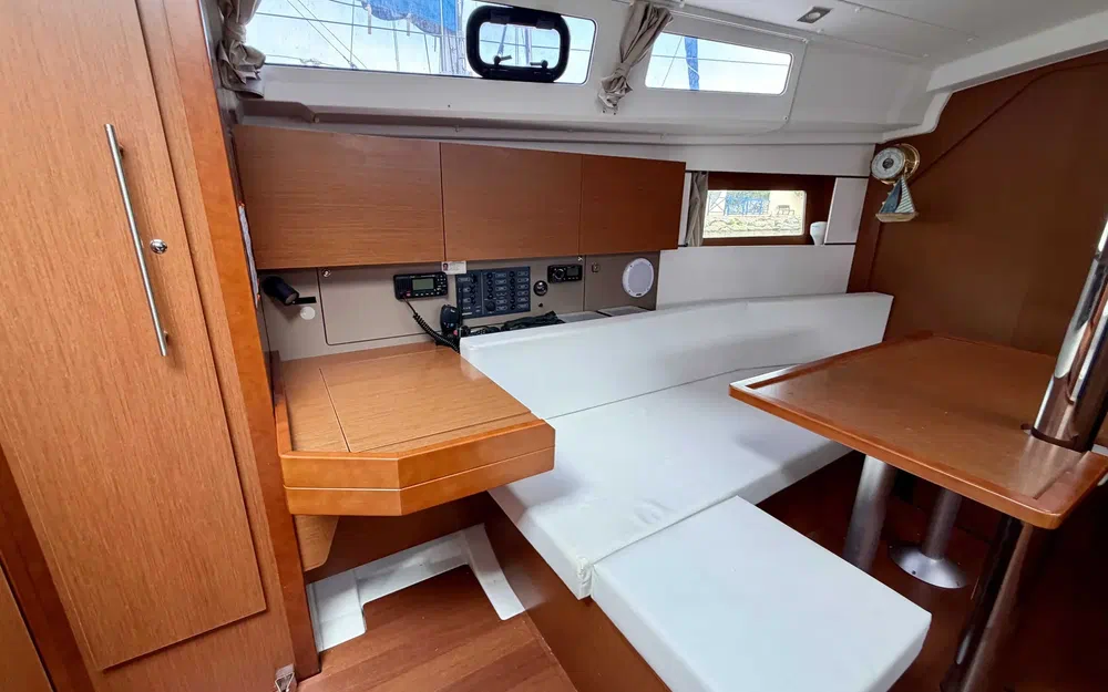 slider 15 Beneteau Oceanis 35