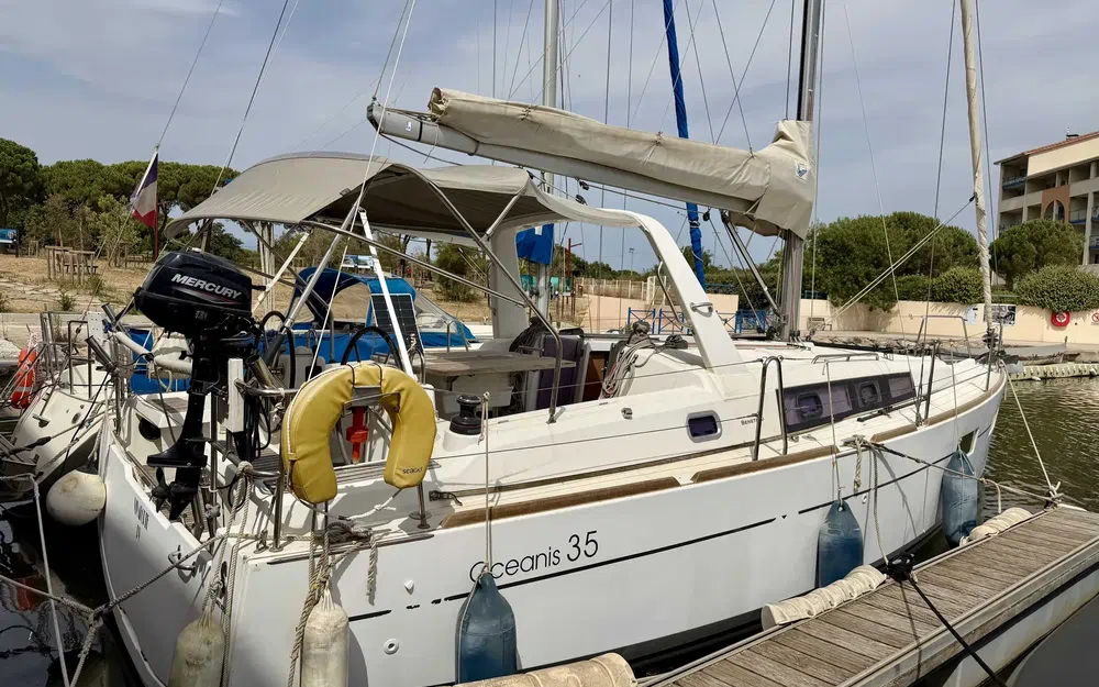 slider 1 Beneteau Oceanis 35