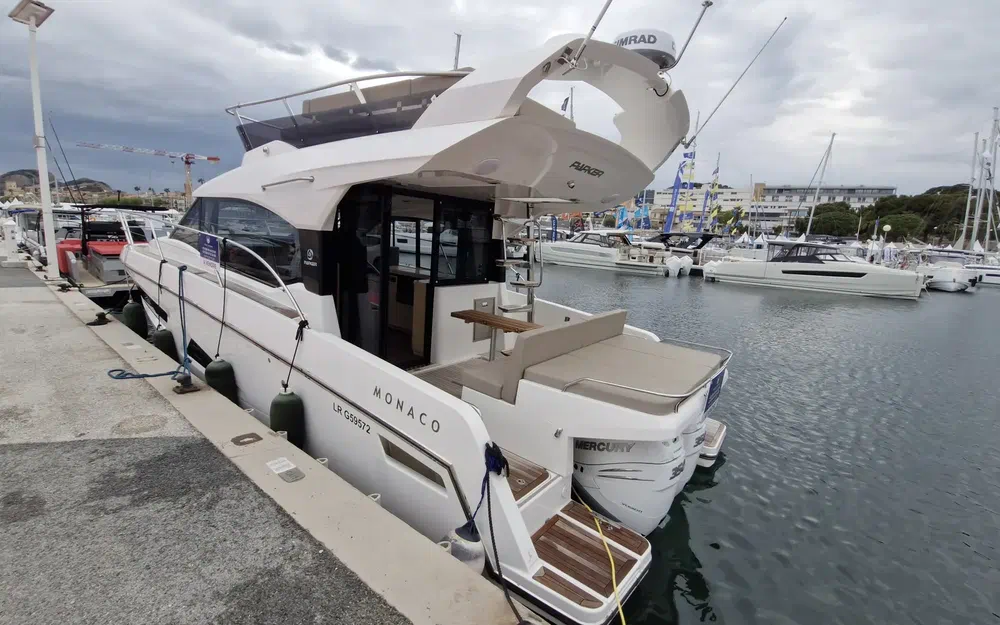 slider 35 Parker Monaco 110 Fly