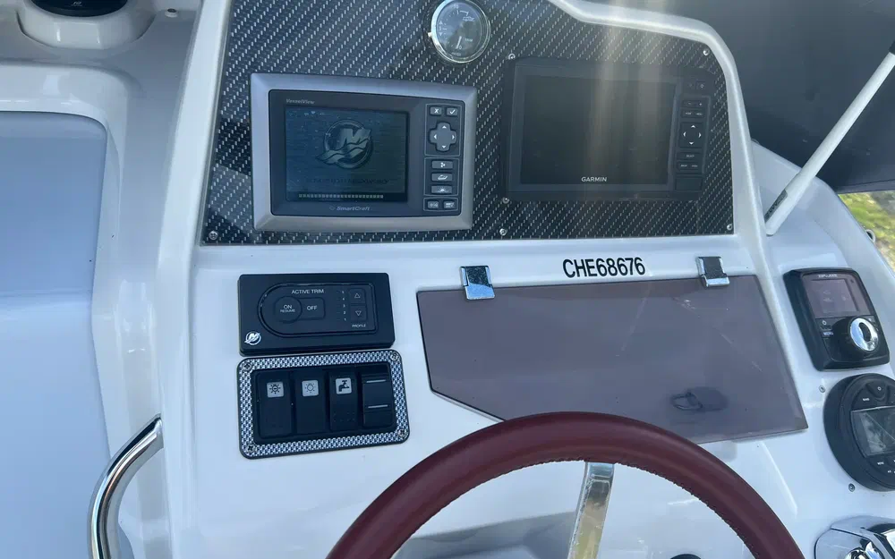 slider 9 White Shark 228