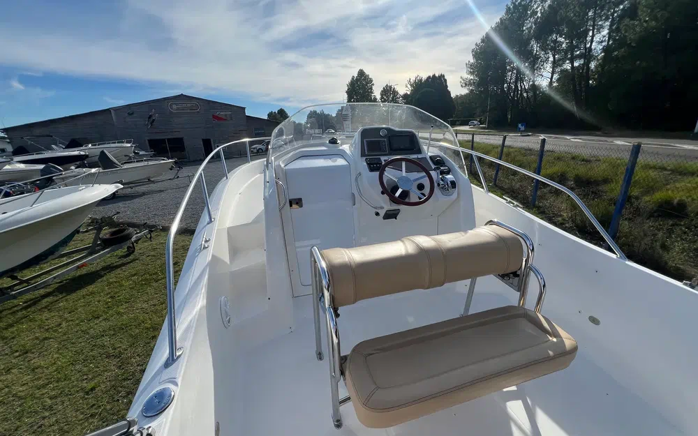 slider 1 White Shark 228