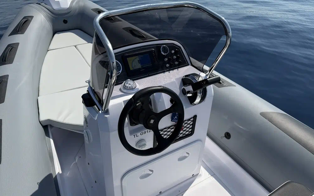 slider 8 Ranieri Cayman 21 Sport