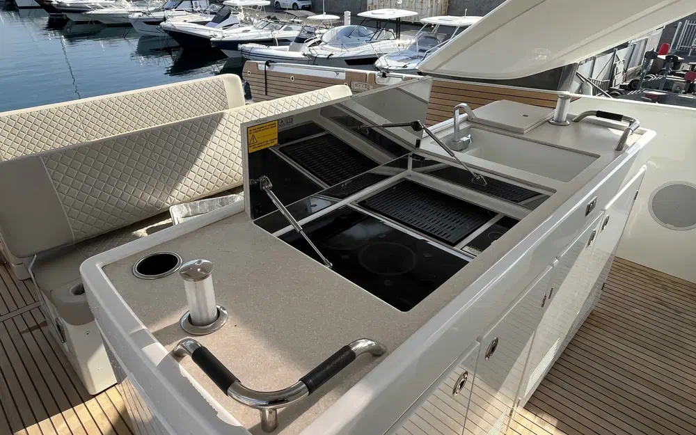 slider 10 Jeanneau DB 43