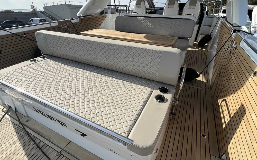 slider 5 Jeanneau DB 43