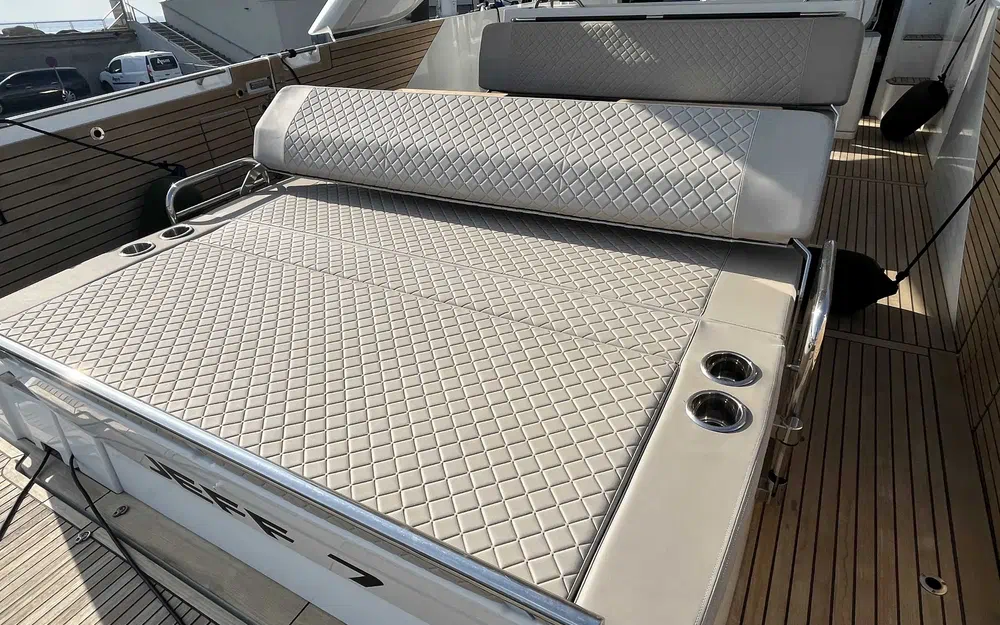 slider 6 Jeanneau DB 43