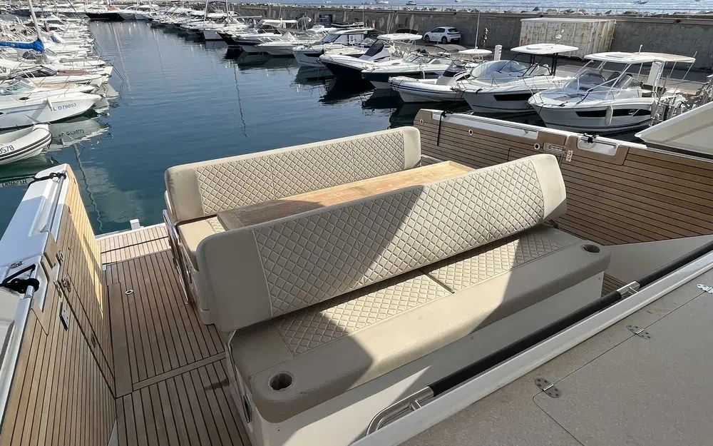 slider 8 Jeanneau DB 43