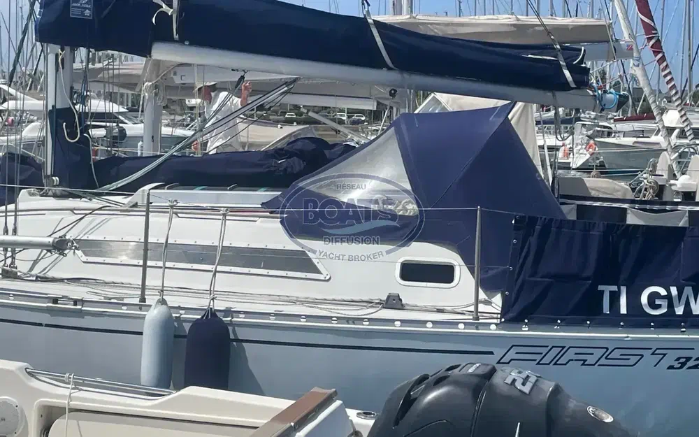 slider 3 Beneteau First 325