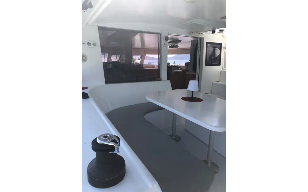 slider 34 Fountaine Pajot Salina 48