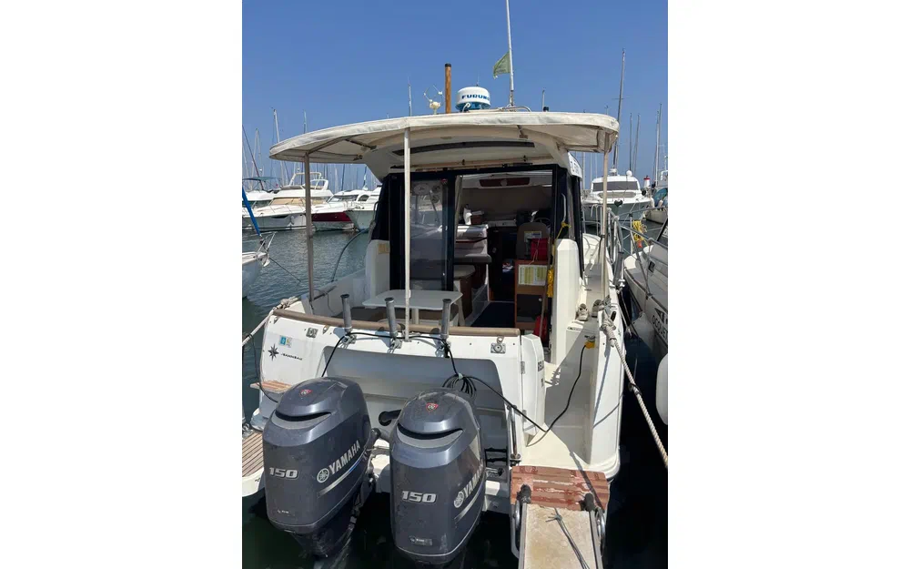 slider 1 Jeanneau Merry Fisher 855