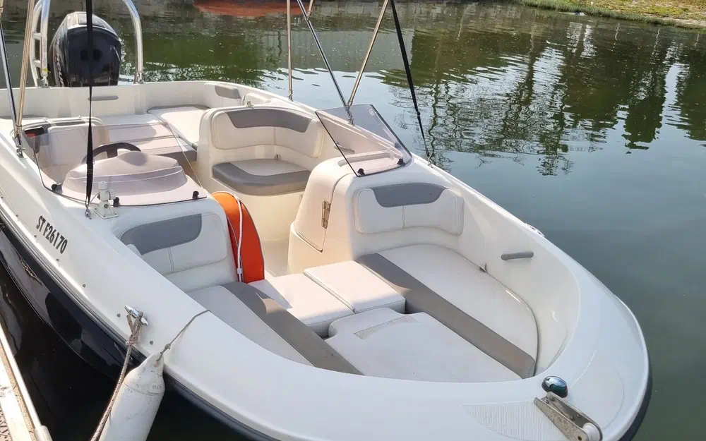 slider 1 Bayliner 180 Element XL