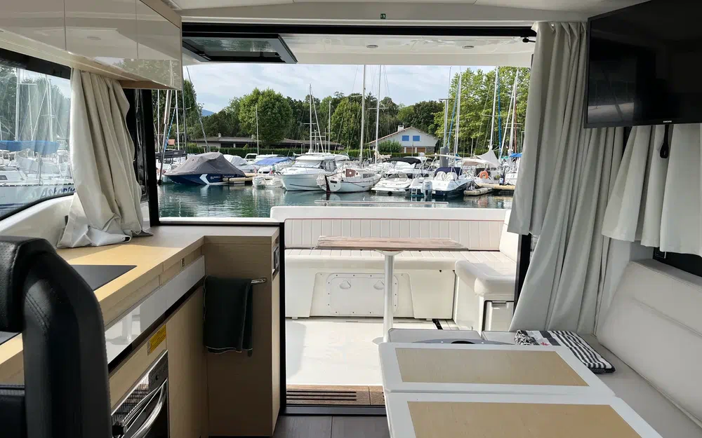 slider 6 Jeanneau NC 37